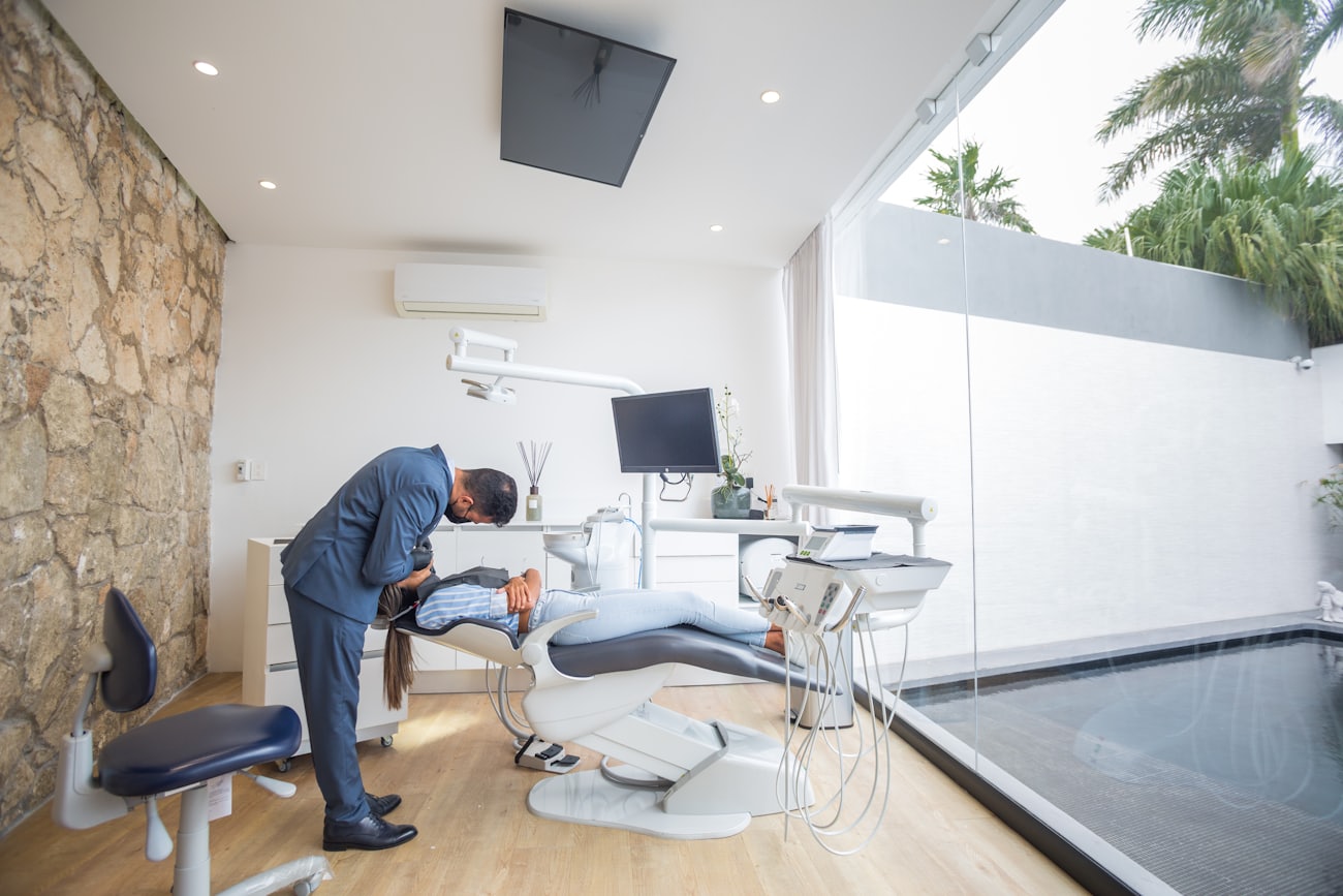 Modern dental implant clinic serving London